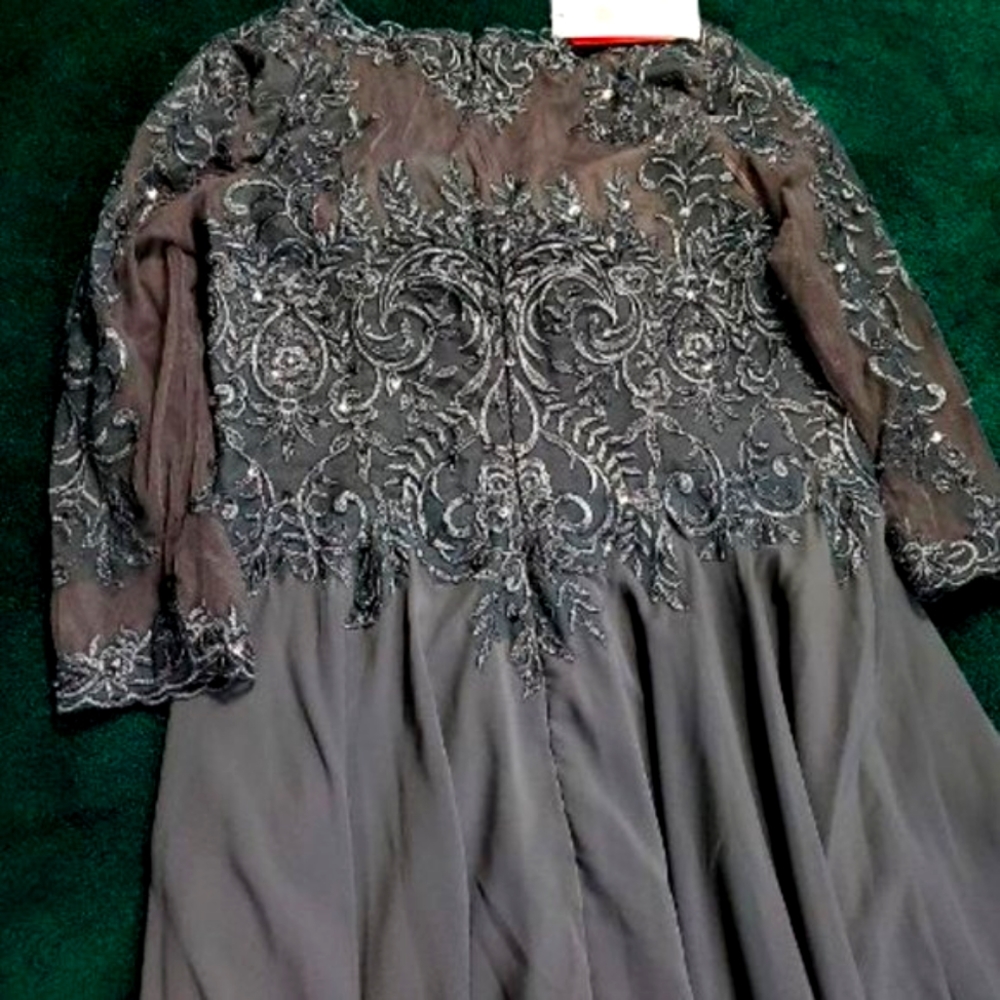 Stunning Steel Gray NWT Lace Bodice Formal Dress